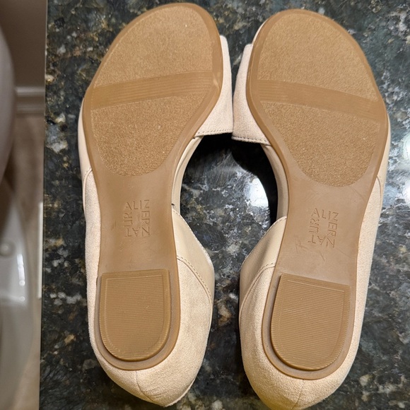 Naturalizer Women's Cream Open-Toe Flats - Picture 5 of 5